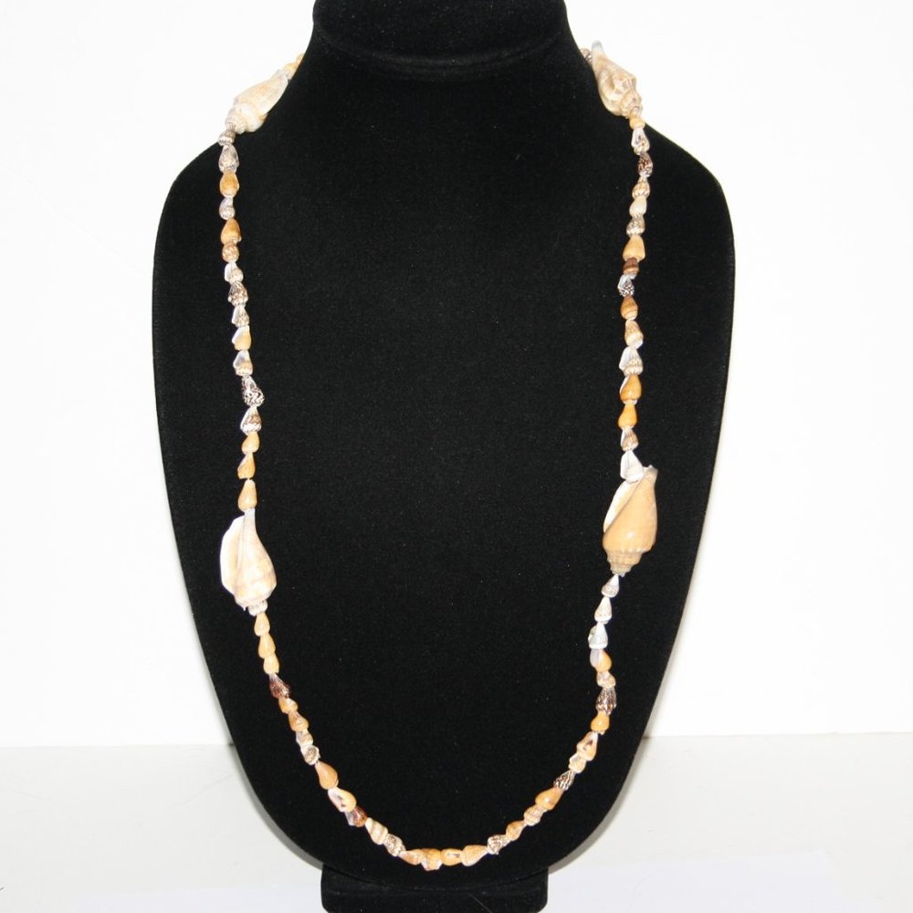 Vintage beach vibes Sea Shell necklace 36"
